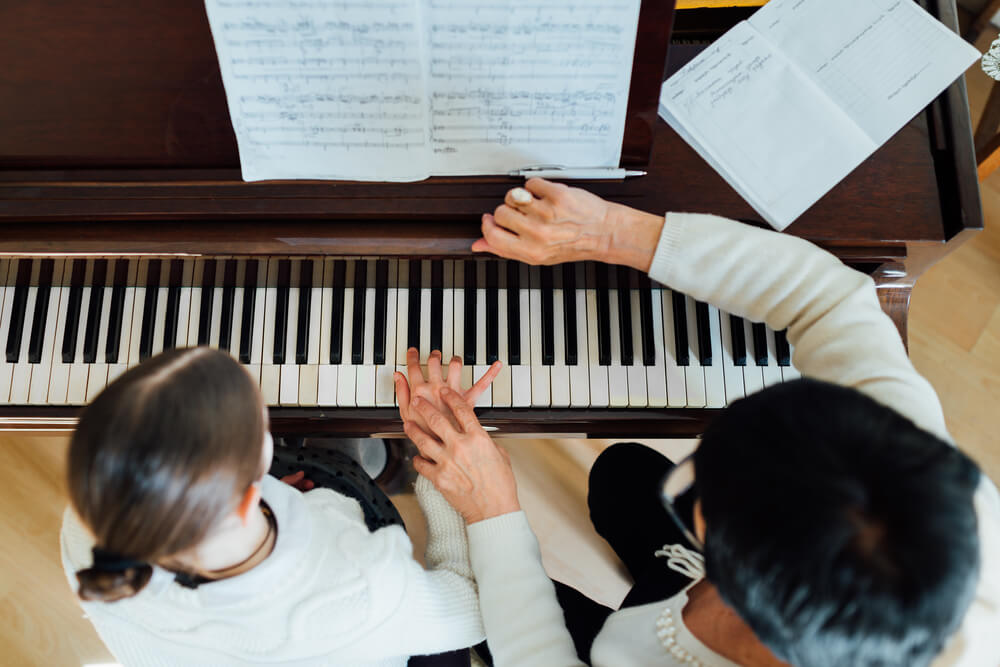 Quels sont les avantages des cours de musique à domicile ?